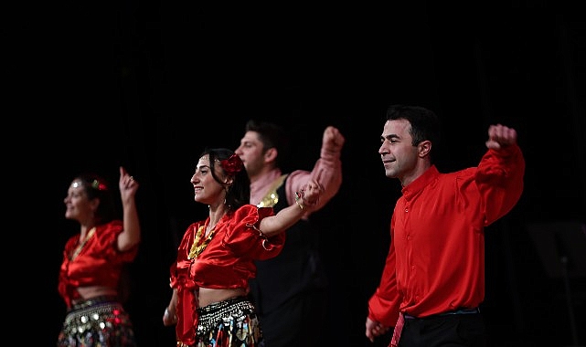 &ldquo;T&uuml;rk&uuml; T&uuml;rk&uuml; T&uuml;rkiyem Hemdem&rdquo; konseri b&uuml;y&uuml;k beğeni topladı