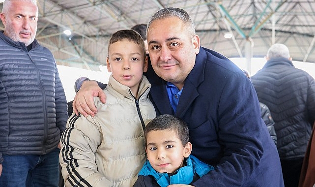 Ufuktepe Semt Pazarı&rsquo;nda Başkan &Ouml;zarslan&rsquo;a Sevgi Seli