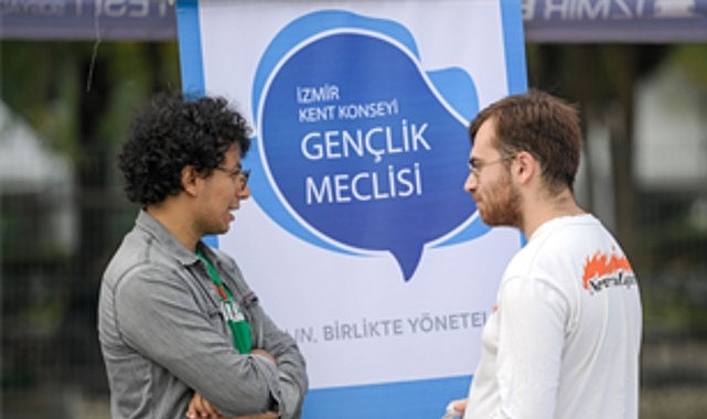 &Uuml;niversiteli gen&ccedil;ler İzmir&rsquo;e festivalle &ldquo;merhaba&rdquo; dedi