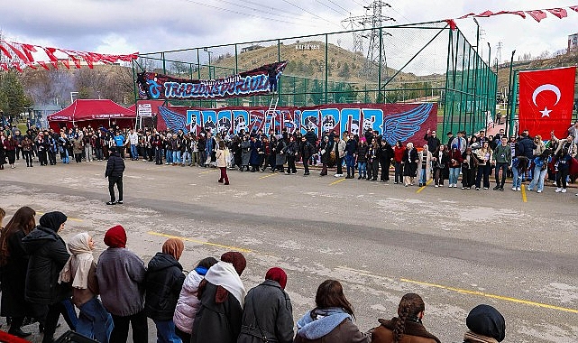 &Uuml;niversiteli Trabzonsporlulardan Ke&ccedil;i&ouml;ren&rsquo;de Coşkulu Horon Festivali