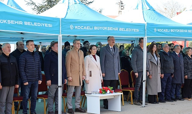 &Uuml;reticilere 3 bin 600 Trabzon hurması fidanı dağıtıldı
