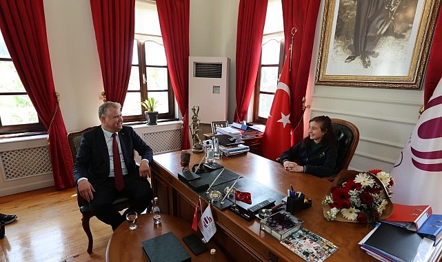 Urla Belediye Başkanlığı Koltuğuna T&uuml;rkiye&rsquo;nin Se&ccedil;ilmiş İlk &Ccedil;ocuk Meclisi Başkanı Oturdu