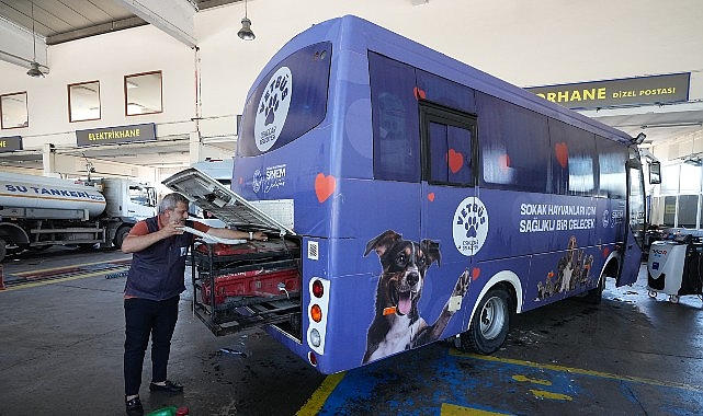 &Uuml;sk&uuml;dar Belediyesi, İzmir&rsquo;deki yangına m&uuml;dahaleye destek amacıyla b&ouml;lgeye gitti.
