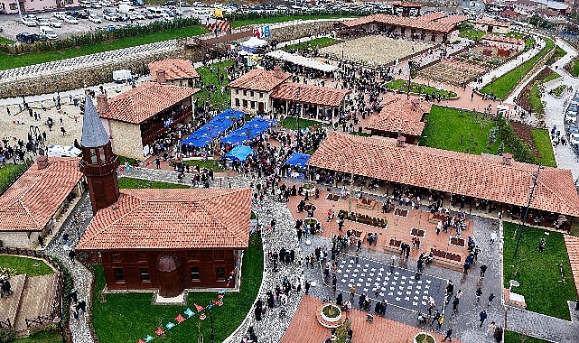 &Uuml;sk&uuml;dar &Ccedil;ocuk K&ouml;y&uuml;'nde &rsquo;Minifest 3&rsquo; etkinliği coşkuyla ger&ccedil;ekleşti