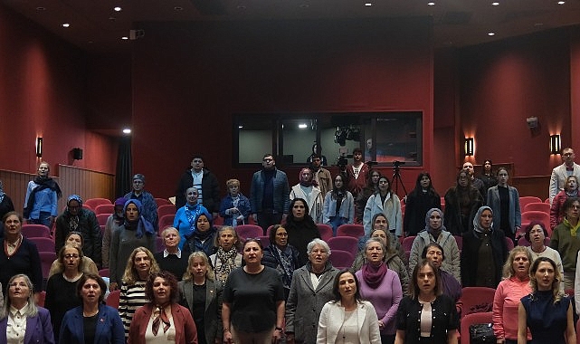 &Uuml;sk&uuml;dar&rsquo;da &ldquo;İsmini Vermek İstemeyen S&ouml;yleşi&rdquo; ile Kadınların Sessiz Kalan Sorunları Konuşuldu