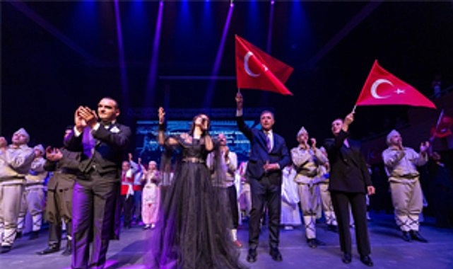 &ldquo;Uyan Memet&rdquo;  &Ccedil;anakkale ruhunu sahneye taşıdı