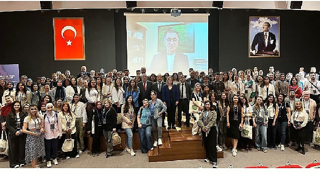Uzmanından Sosyal Medya Uyarısı: Normal Duygu D&ouml;ng&uuml;s&uuml;n&uuml; Bozuyor