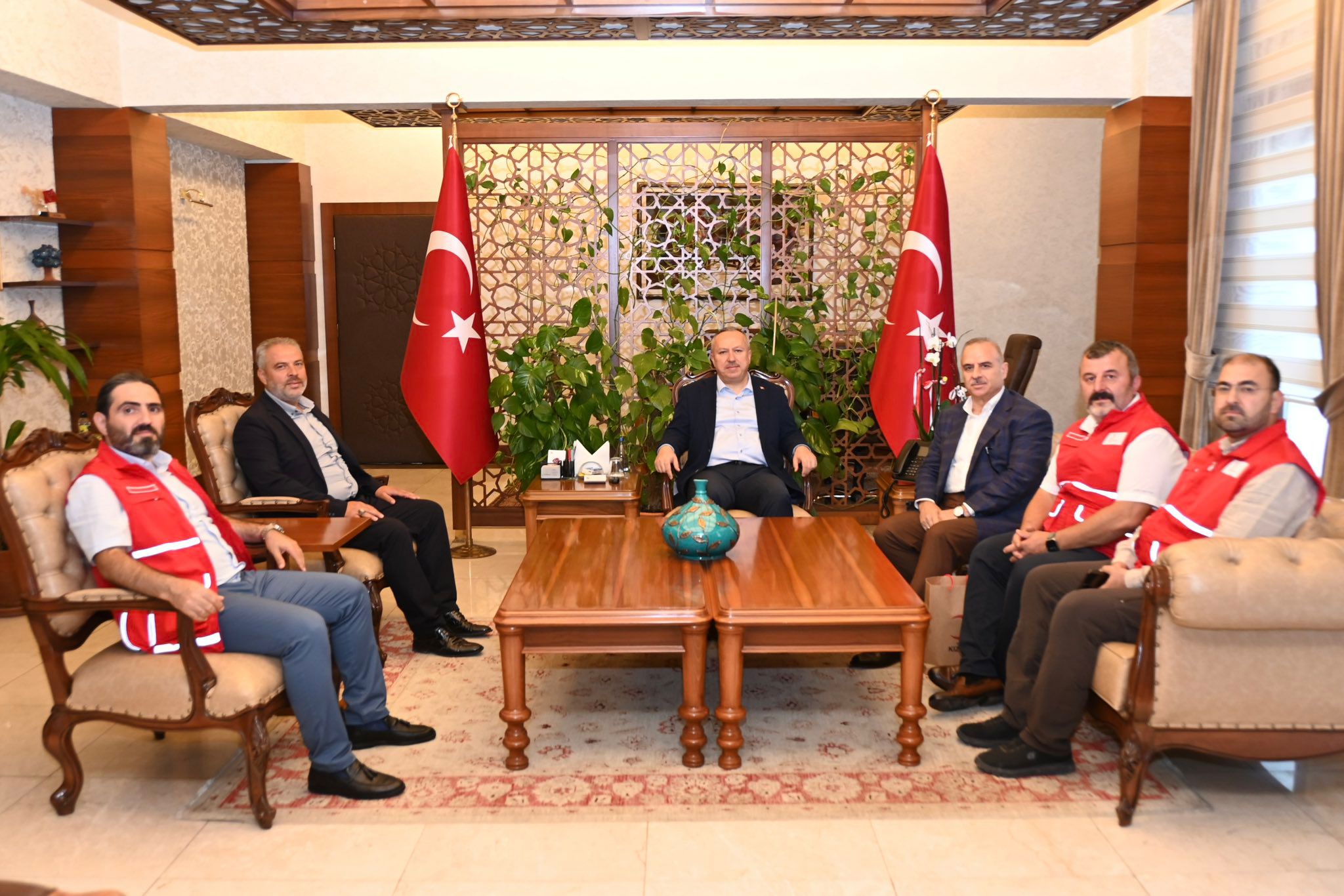 T&uuml;rk Kızılay Nevşehir İl Merkez Başkanı Ercan Civelek'den Valimiz Sayın Ali Fidan&rsquo;a ziyaret !