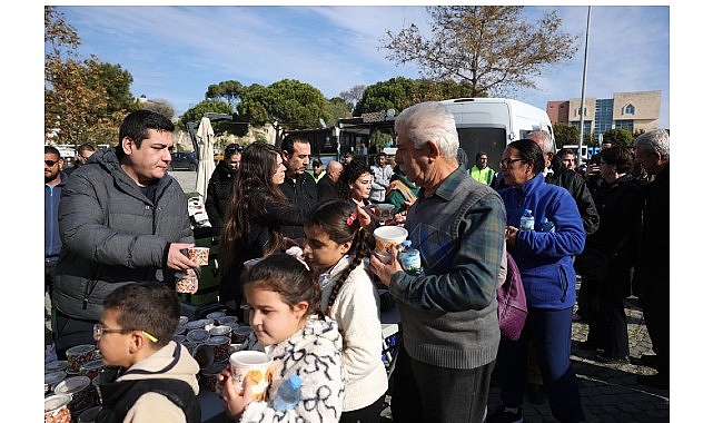Vatandaşlar aynı sofrada buluşarak G&uuml;lşah Durbay&rsquo;ı rahmetle andı