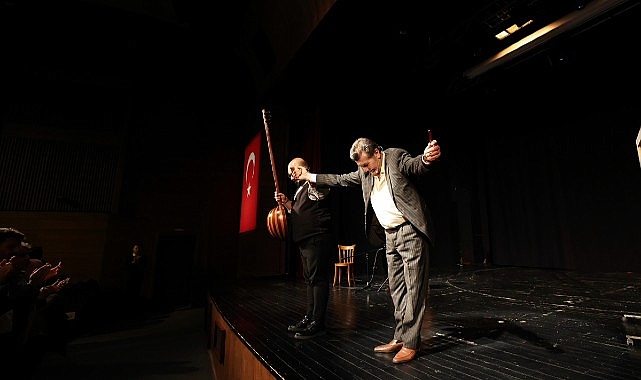 &lsquo;Veli&rsquo;nin Oğlu Orhan&rsquo; K&uuml;&ccedil;&uuml;k&ccedil;ekmece&rsquo;de Seyirciyle Buluştu