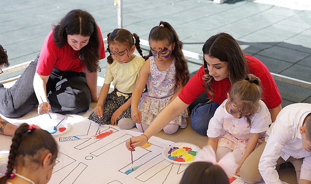 Vodafone g&ouml;n&uuml;ll&uuml;leri, Gaziantepli &ccedil;ocukların 23 Nisan coşkusuna ortak oldu