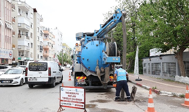 yağmur suyu hattı temizliği s&uuml;r&uuml;yor