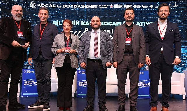 Yapay zek&acirc; &ccedil;ağında t&uuml;m konular masaya yatırıldı