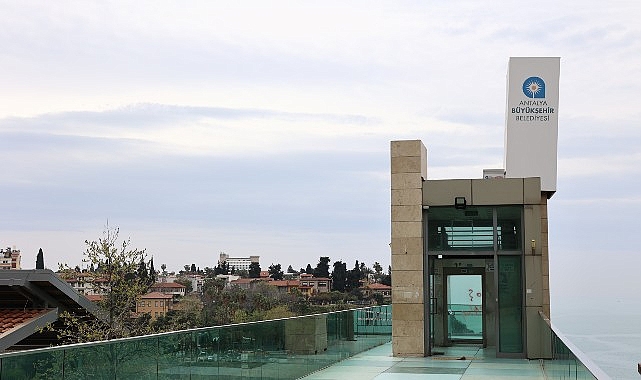 Yat limanındaki asans&ouml;rde geniş &ccedil;aplı bakım onarım &ccedil;alışması