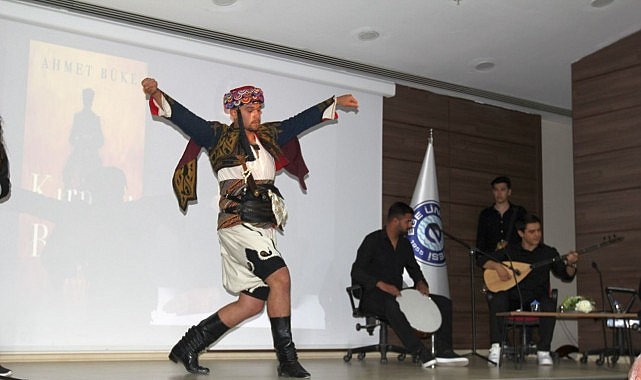 Yazar Ahmet B&uuml;ke Ege &Uuml;niversitesine Konuk Oldu