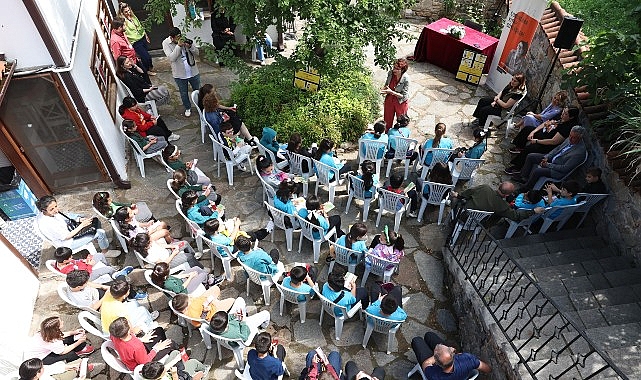 Yazar Karamuti Misi Yazıevi&rsquo;nde &ouml;ğrencilerle s&ouml;yleşi yaptı