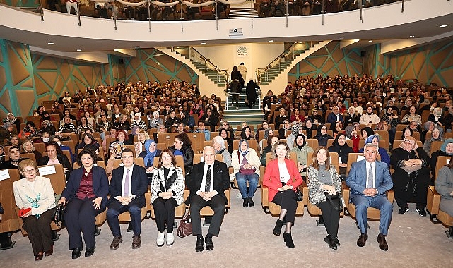 Yazar M&uuml;ge İplik&ccedil;i Nil&uuml;ferli kadınlarla buluştu
