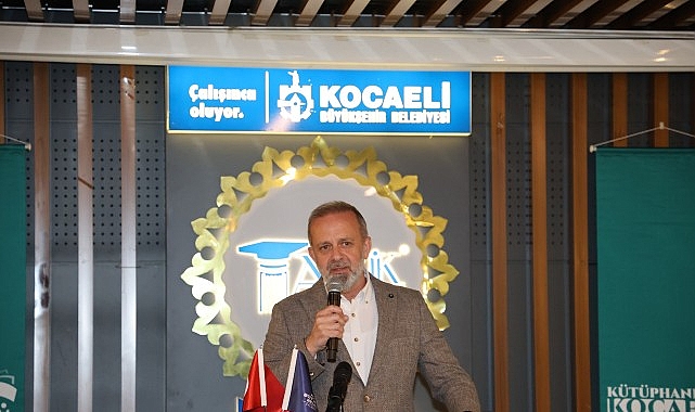 Yazar Tufan, kitapların d&ouml;n&uuml;şt&uuml;r&uuml;c&uuml; g&uuml;c&uuml;n&uuml; paylaştı