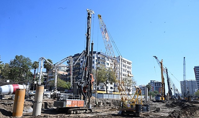 Yeni D&ouml;rtyol K&ouml;pr&uuml;l&uuml; Kavşağı&rsquo;nda &Ccedil;alışmalar Devam Ediyor