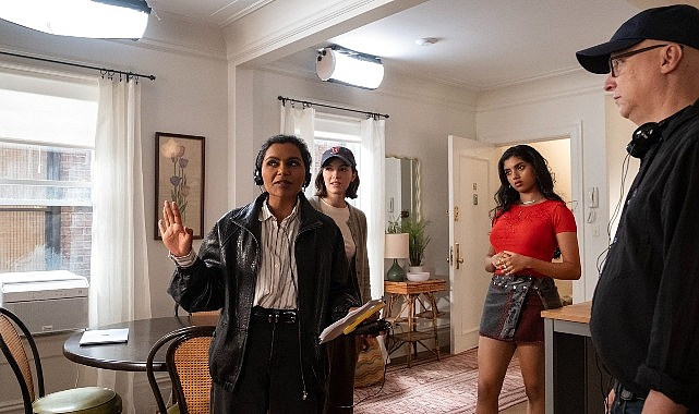 Yeni Komedi Dizisi &lsquo;Not Suitable for Work&rsquo;, İlk 3 B&ouml;l&uuml;m&uuml;yle Şimdi Sadece Disney+&rsquo;ta Yayında!