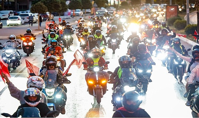 Yenişehir Belediyesi ara&ccedil;lı kortejle 23 Nisan coşkusunu kente yaydı