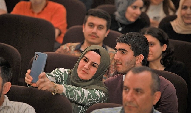 Yeşil&ccedil;am Oyunu Ke&ccedil;i&ouml;ren&rsquo;de Sahnelendi