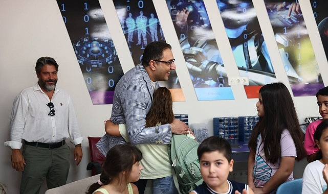 Yiğit, Robotik Kodlama Kursu &ouml;ğrencileriyle buluştu