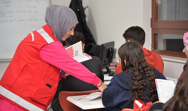 YKS &ouml;ğrencilerine kitap desteği