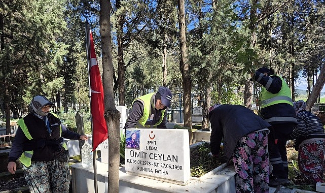 Yoğun Yağışların Ardından Şehitliklerde Hummalı &Ccedil;alışma