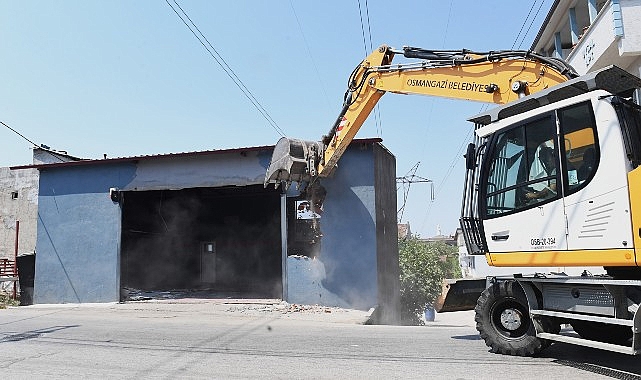 Y&uuml;ksek gerilim hattına yapılan ka&ccedil;ak iş yeri yıkıldı