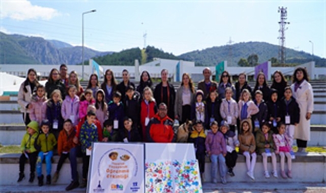 Yuvamız İzmir&rsquo;in &ccedil;ocukları hem kenti hem hayatı tanıyor