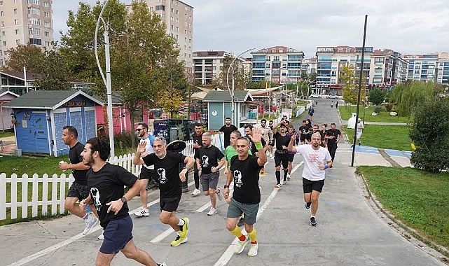 Y&uuml;zlerce Kişi Ata&rsquo;ya Saygı İ&ccedil;in Koştu