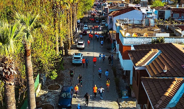 Y&uuml;zlerce sporcu Efes Ultra Maratonu&rsquo;nda d&uuml;nya mirasını koşarak keşfetti