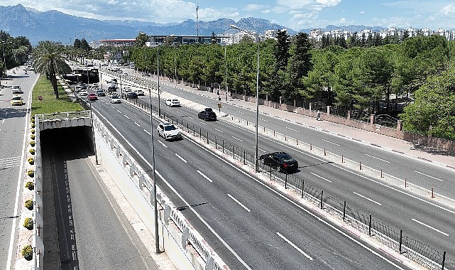 Y&uuml;z&uuml;nc&uuml; Yıl Bulvarı&rsquo;nda asfaltlama &ccedil;alışması tamamlandı