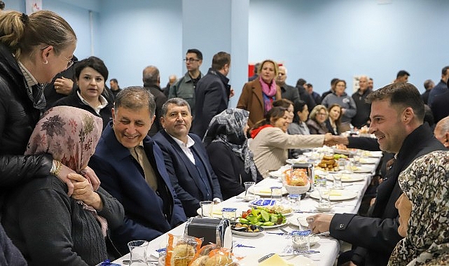 Zeytinova'da G&ouml;n&uuml;ller Aynı Sofrada Buluştu: Sahurun Bereketi Birlikte Paylaşıldı